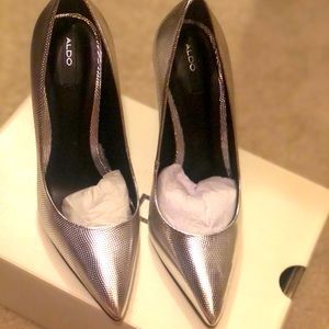 SOLD Silver Pumps